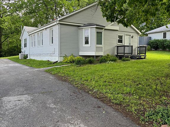 2nd image of 5620 NE 50th St