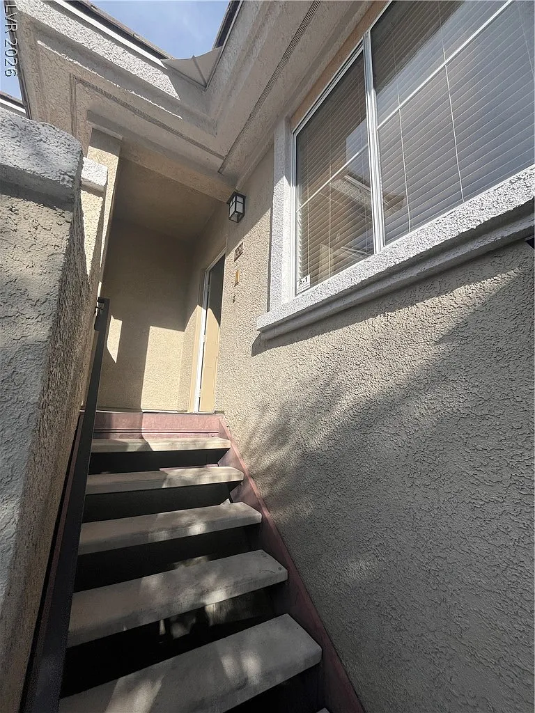 2 bed, 2.0 bath, 1302 sqft, $1,750 — Photo 2