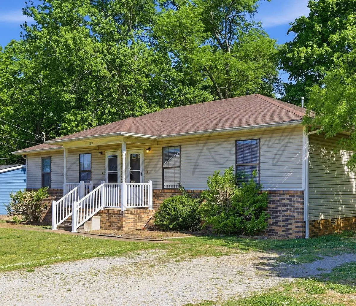 Building Photo - 109 Cloverdale Dr #B