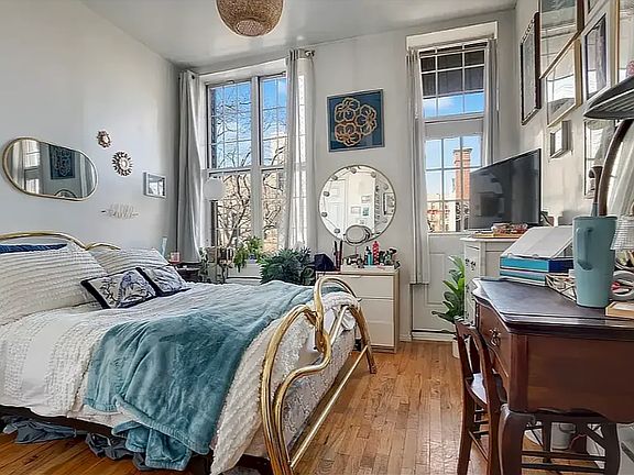 2nd image of 82 Devoe St APT 4R