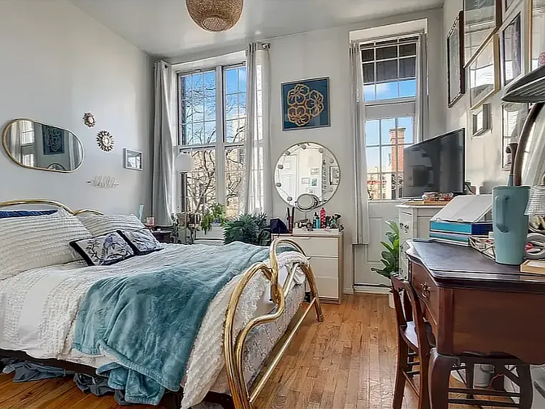 82 Devoe St #4R — Photo 2