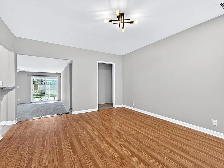 4913 Premiere Ave — Photo 7