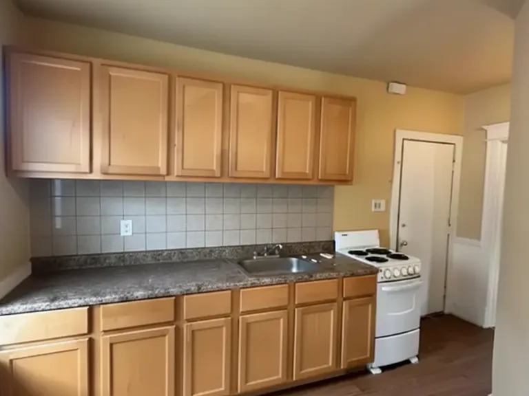 1818 N Pulaski St #4 — Photo 4