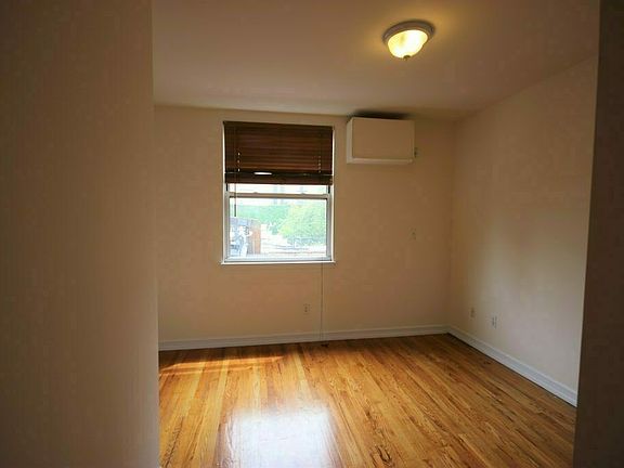 5th image of 746 10th Ave Ph S