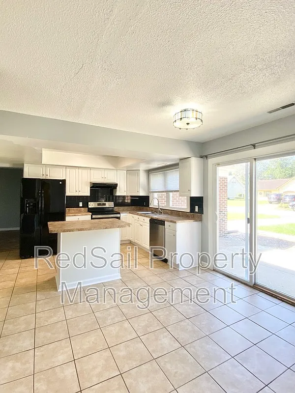 3 bed, 2.0 bath, 1788 sqft, $2,595 — Photo 3