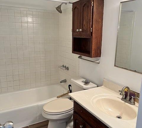 4th image of 4906 Chalet Dr Unit 510