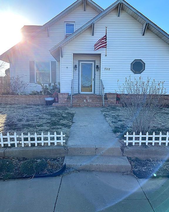 1st image of 702 S Carhart St