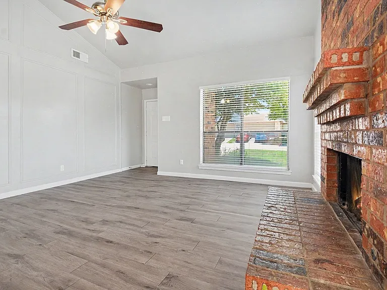 2201 Jackson Cir — Photo 5