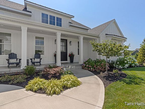 4th image of 560 Stonehill Ct