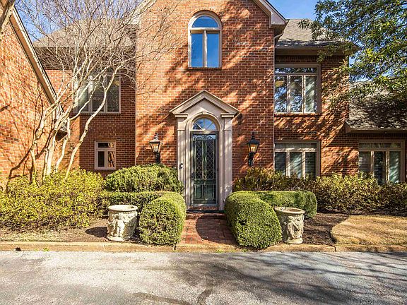 3rd image of 2944 Gardens Way
