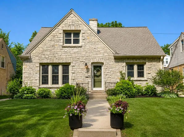 125 N 85th STREET, Wauwatosa, WI 53226