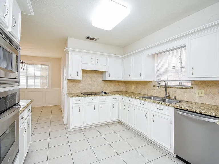 910 Shillington Dr — Photo 18