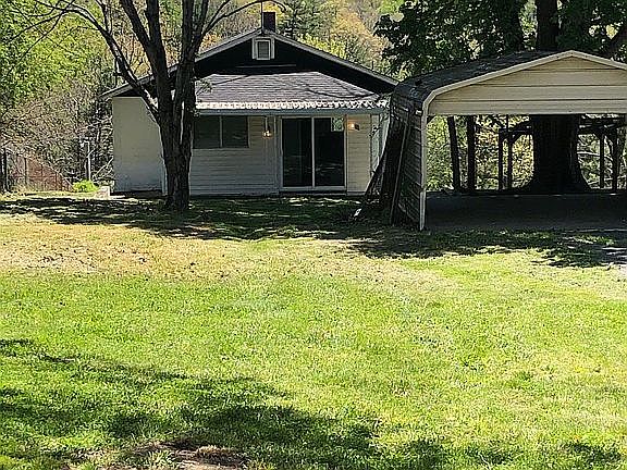 4th image of 180 Bowles Ave