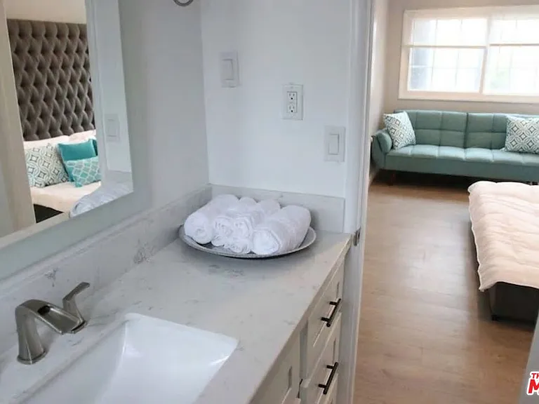 8719 Yorktown Ave — Photo 17