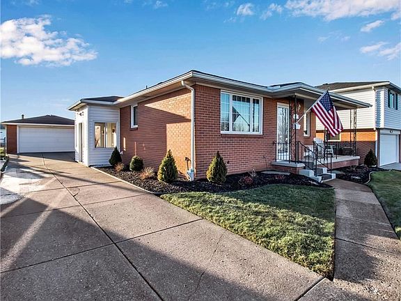 2nd image of 32 Saint Lucia Ln