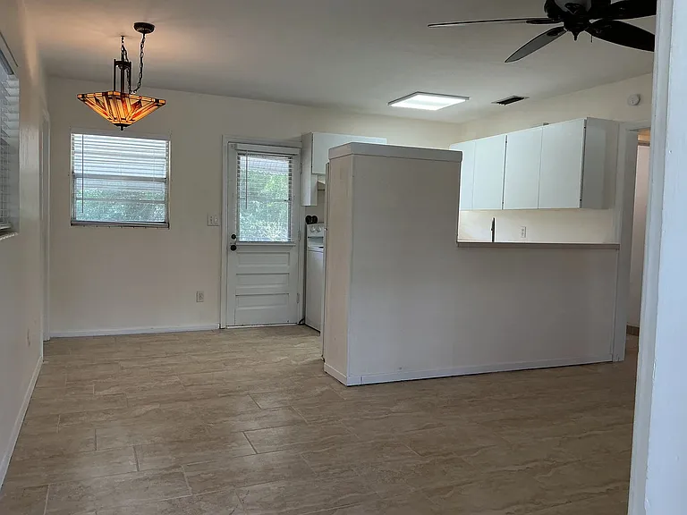 109 Eastway Dr — Photo 2