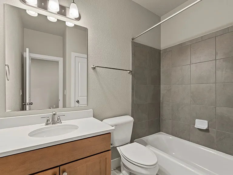 16353 Cattle Creek Ct — Photo 31