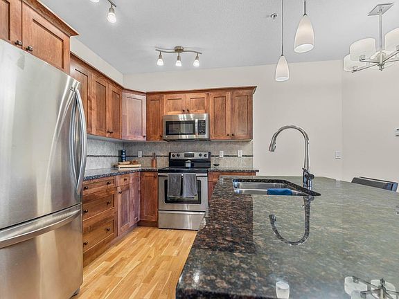 4th image of 208-5110 36th St #208