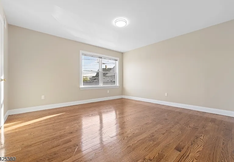 658 Market St — Photo 11