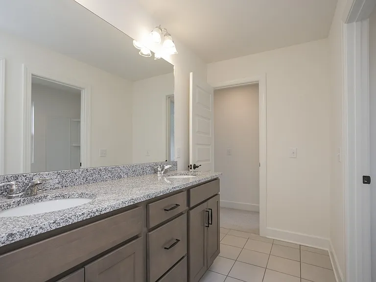 302 Sunderland Dr — Photo 16