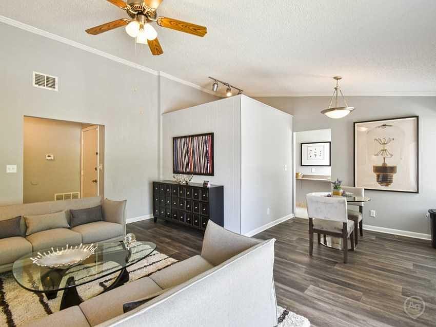1st image of 607 Village Ln