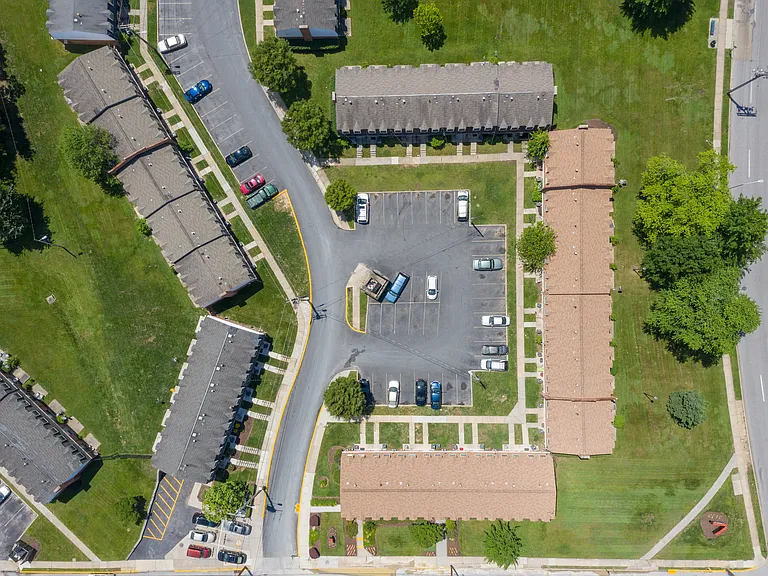 2349 Perring Manor Rd — Photo 11