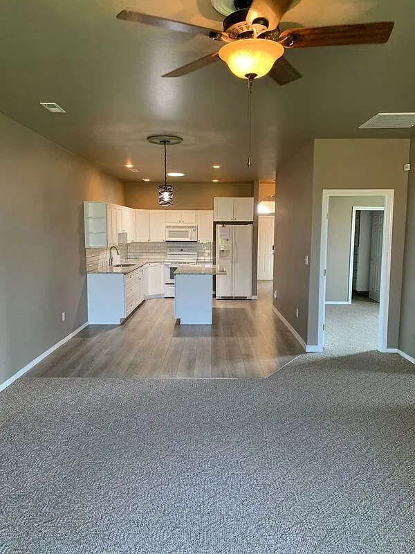 2 bed, 2.0 bath, 1165 sqft, $2,033 — Photo 4