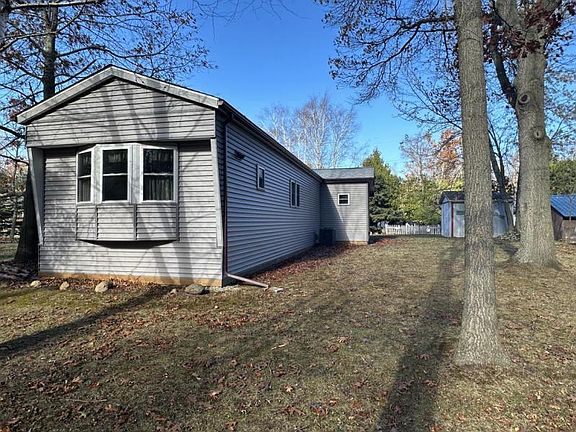 5th image of 2965 Pointe Aux Barques Rd