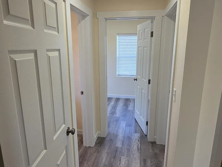 730 Myrtine St — Photo 12