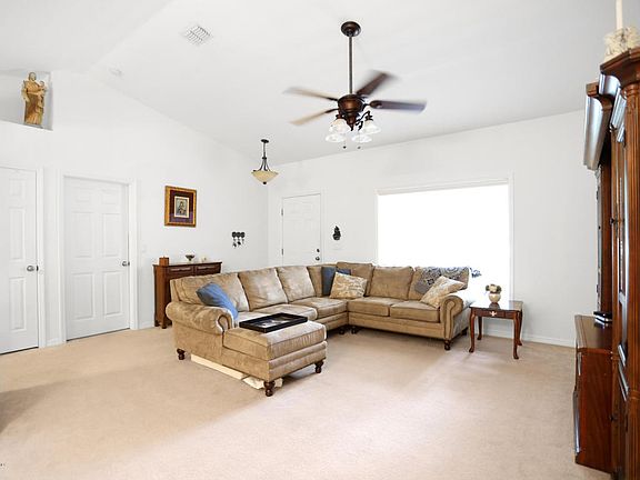 5th image of 824 Darby Ln