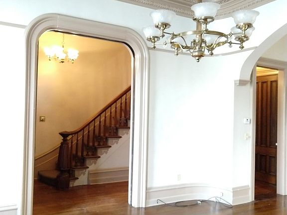 3rd image of 300 Hawley Ave