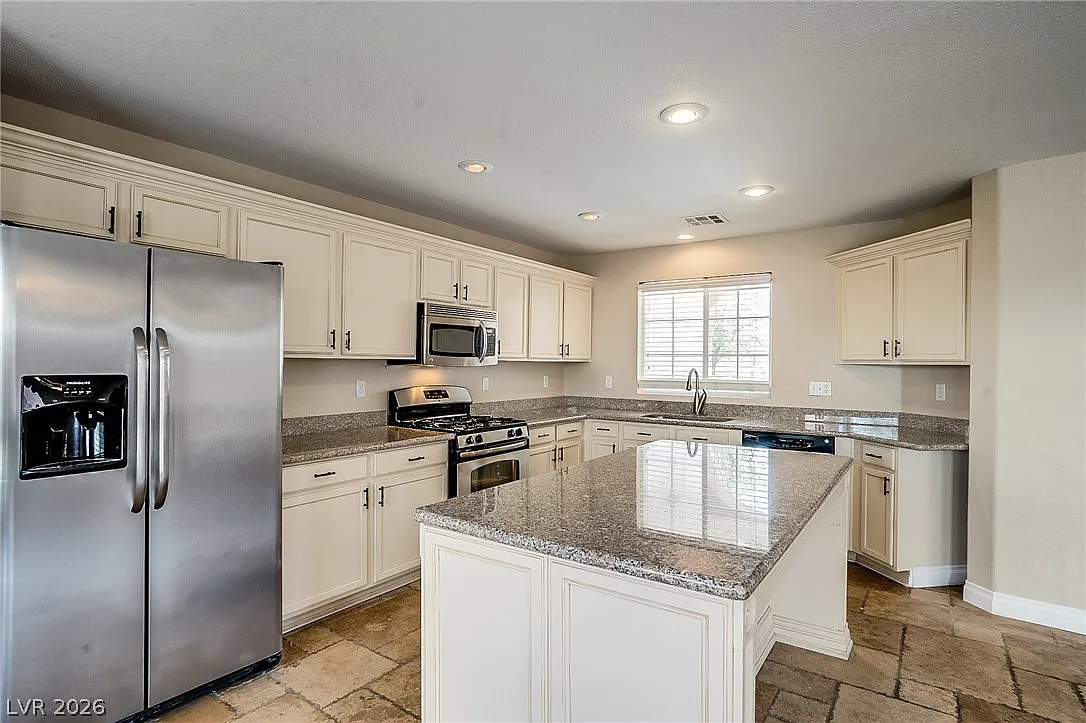 4 bed, 2.5 bath, 2130 sqft, $2,750 — Photo 4