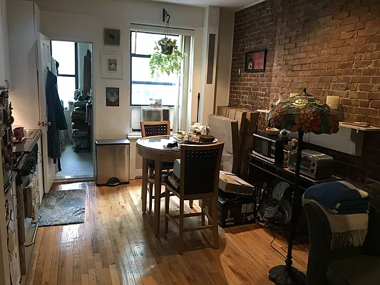 Rented by Metropolis Real Estate of Manhattan | media 21