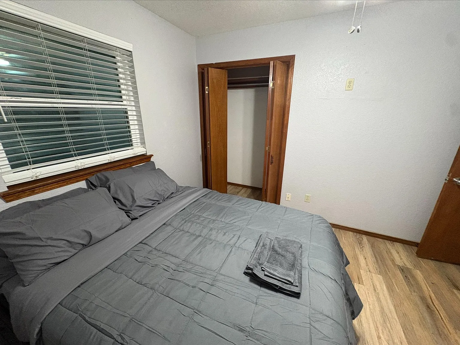 2 bed, 1.0 bath, 1496 sqft, $724 — Photo 2