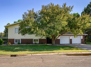 222 3rd St W, Center, ND 58530