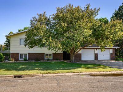 222 3rd St W, Center, ND, 58530