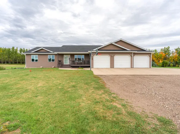 6007 Shoal Dr, Bismarck, ND 58503