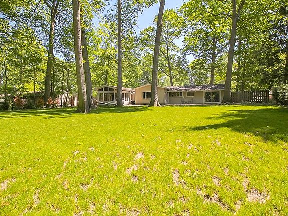 4th image of 2410 Chestnut Dr