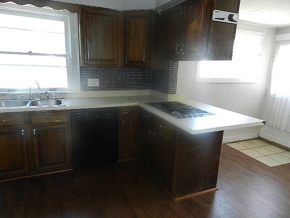 5th image of 323 Willow St