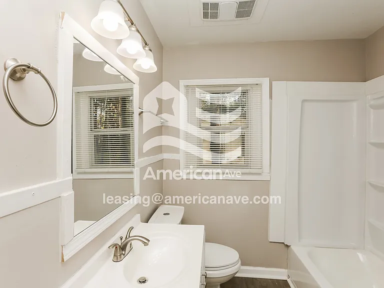 1557337_012_wm_-_main_bathroom_13460762.jpg
