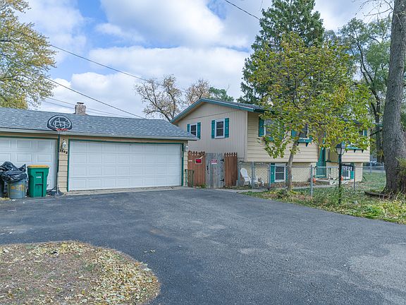 2nd image of 1502 N Lake Shore Dr