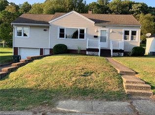 1704 Adams St, Coshocton, OH 43812