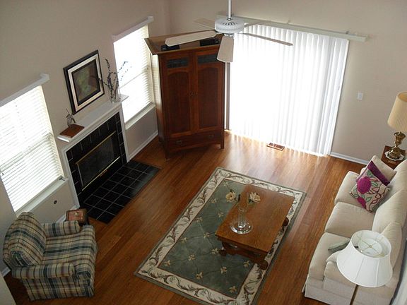 4th image of 1050 Woodview Ct