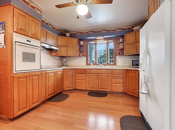4th image of 326 Oakwood Dr