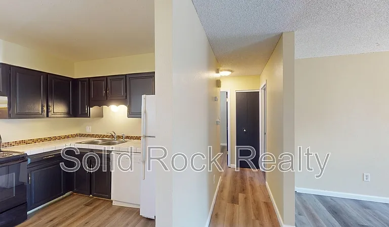357 Gahart Dr #4 — Photo 4