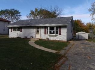 2312 Briar Ln, Lindenhurst, IL 60046