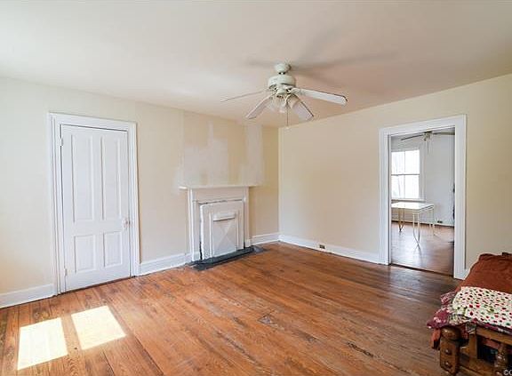 3rd image of 531 W Washington St