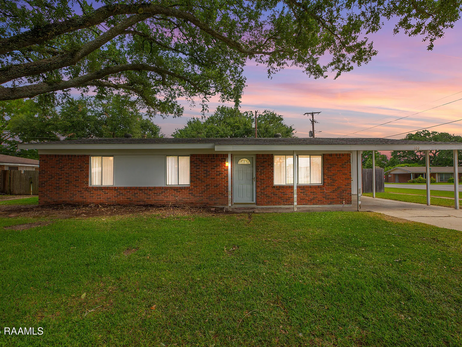 3 bed, 2.0 bath, 1215 sqft, $1,600 — Photo 2