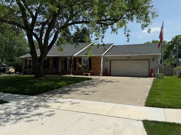 901 Eisenhower Rd, Stoughton, WI 53589