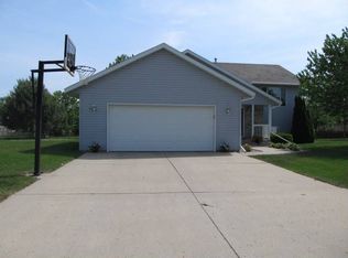 310 Peifer Dr, Litchfield, MN 55355